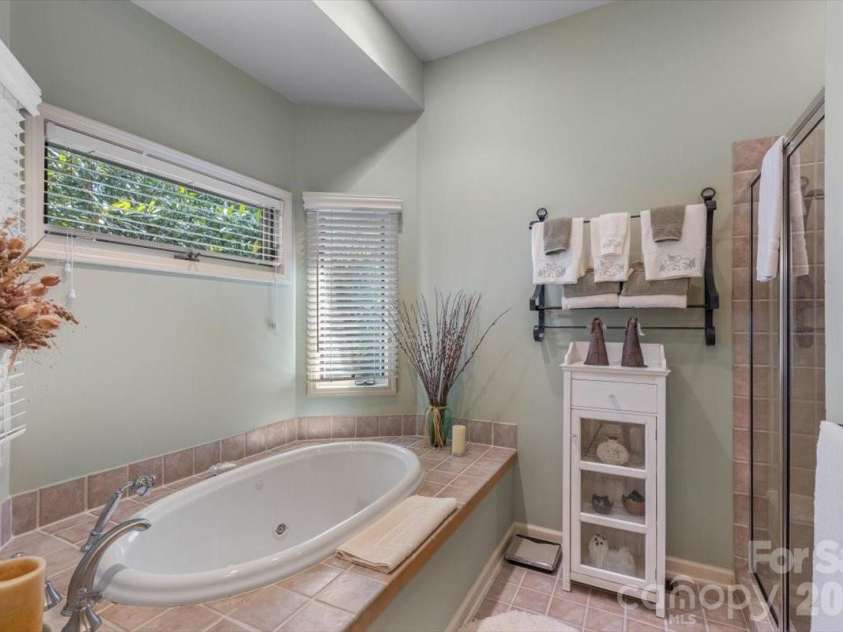 21 Crescent Trail, Highlands, NC 28741.  MLS# CAR4428345, YatesRealty ID 53202. 