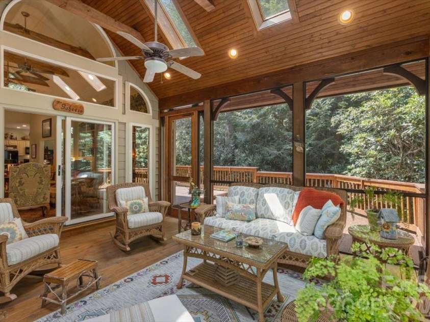 21 Crescent Trail, Highlands, NC 28741.  MLS# CAR4428345, YatesRealty ID 53202. 