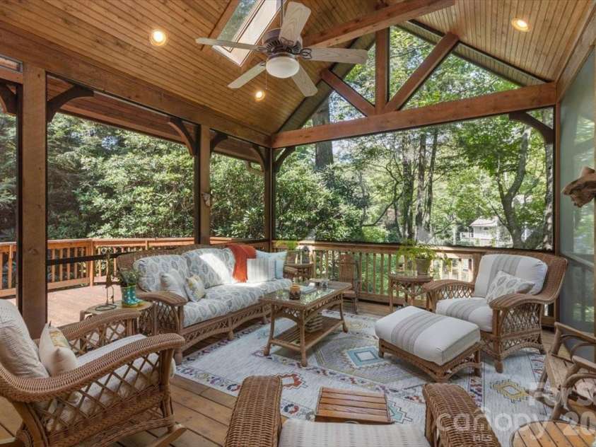 21 Crescent Trail, Highlands, NC 28741.  MLS# CAR4428345, YatesRealty ID 53202. 