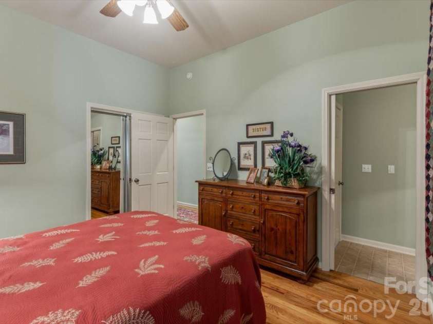 21 Crescent Trail, Highlands, NC 28741.  MLS# CAR4428345, YatesRealty ID 53202. 