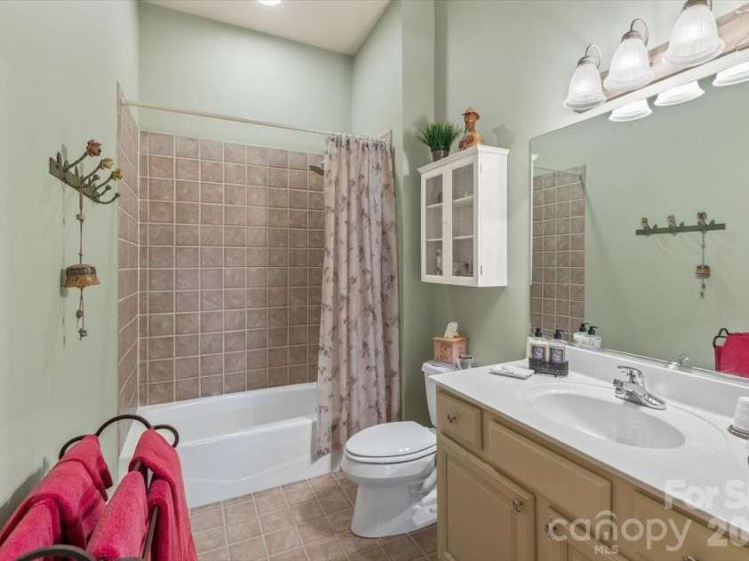 21 Crescent Trail, Highlands, NC 28741.  MLS# CAR4428345, YatesRealty ID 53202. 