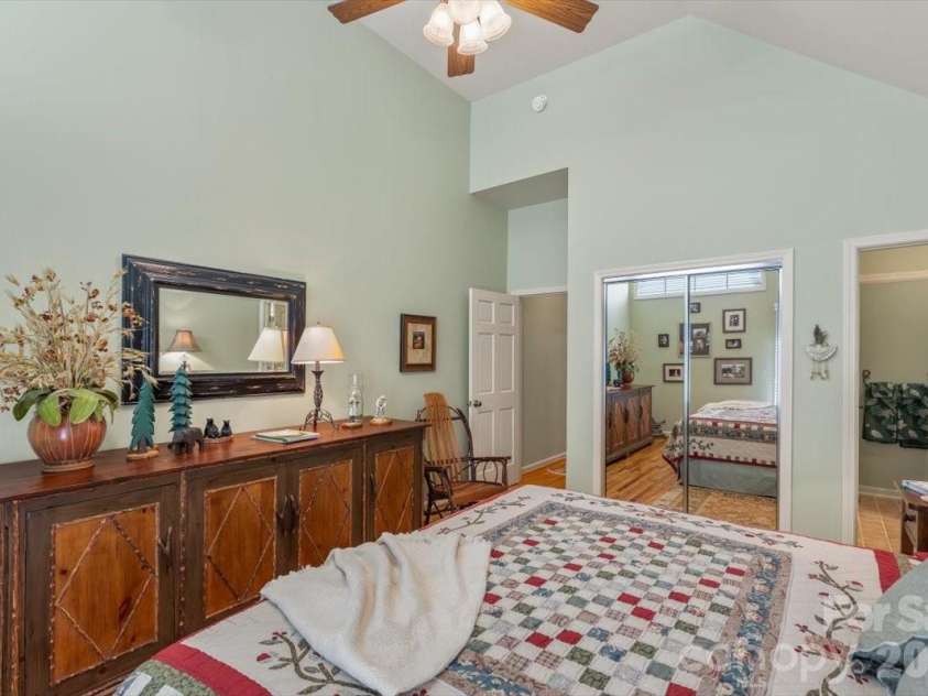21 Crescent Trail, Highlands, NC 28741.  MLS# CAR4428345, YatesRealty ID 53202. 