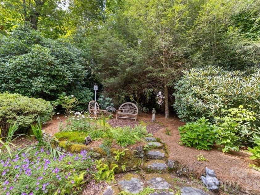 21 Crescent Trail, Highlands, NC 28741.  MLS# CAR4428345, YatesRealty ID 53202. 