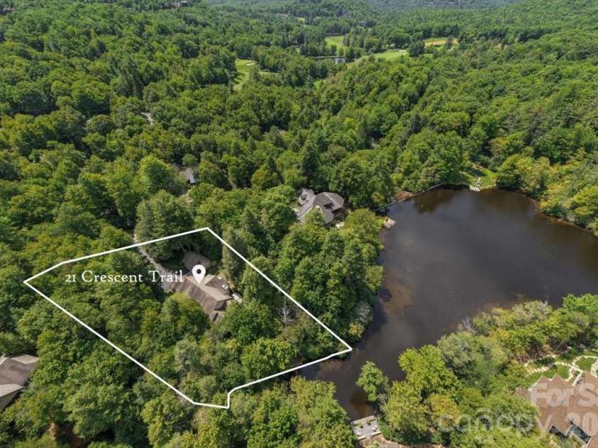 21 Crescent Trail, Highlands, NC 28741.  MLS# CAR4428345, YatesRealty ID 53202. 