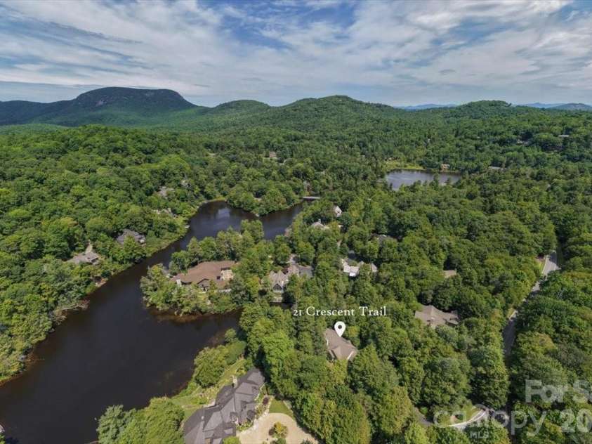 21 Crescent Trail, Highlands, NC 28741.  MLS# CAR4428345, YatesRealty ID 53202. 