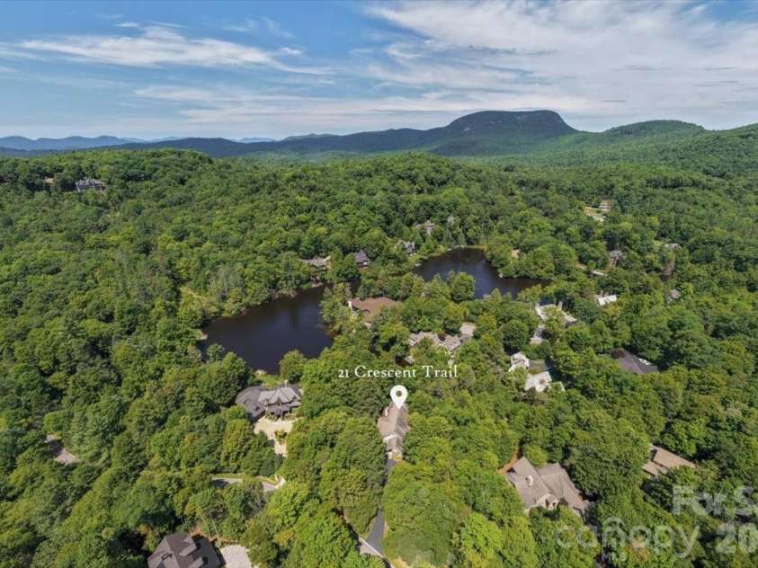 21 Crescent Trail, Highlands, NC 28741.  MLS# CAR4428345, YatesRealty ID 53202. 