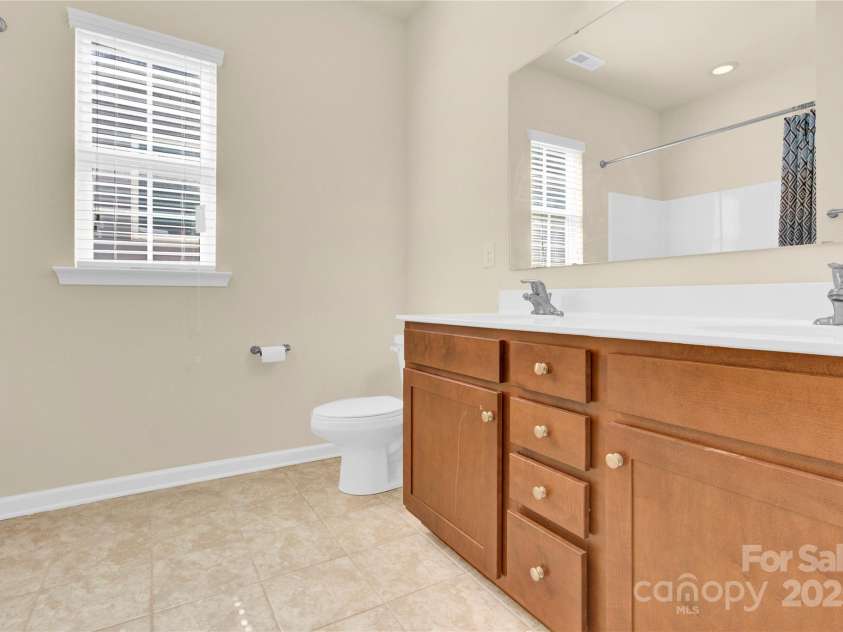 982 Old Trace Road, Concord, NC 28027.  MLS# CAR4228306, YatesRealty ID 5321. Common Bathroom