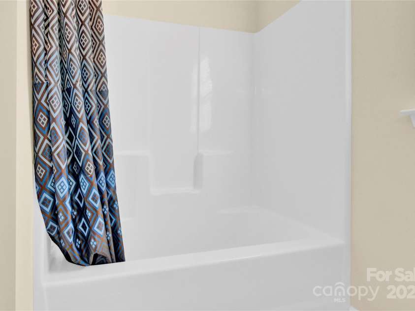 982 Old Trace Road, Concord, NC 28027.  MLS# CAR4228306, YatesRealty ID 5321. Common Bathroom