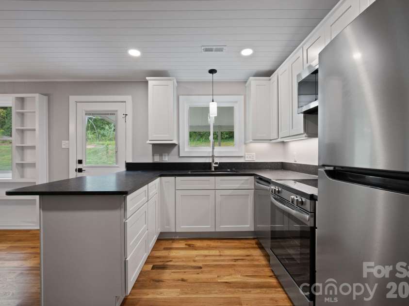 65 Dogwood Grove, Asheville, NC 28805.  MLS# CAR4428757, YatesRealty ID 53211. 