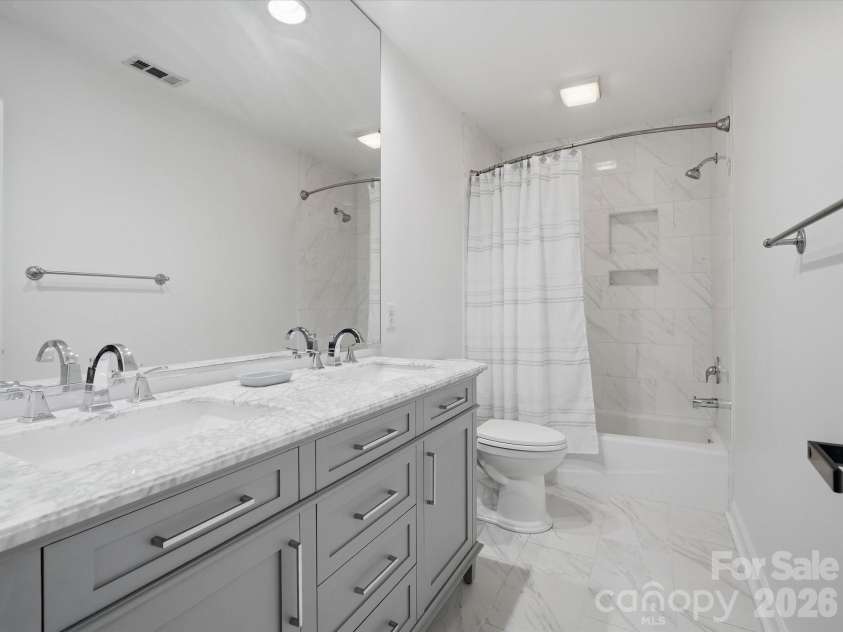 123 Topsail Place, Mooresville, NC 28117.  MLS# CAR4406853, YatesRealty ID 53212. 