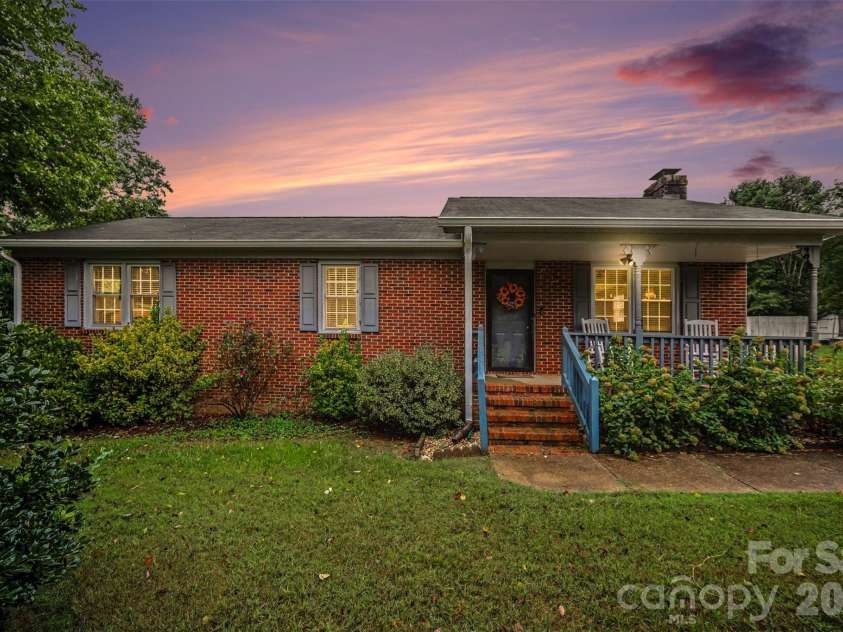 205 Wrentree Lane, Gastonia, NC 28056.  MLS# CAR4428687, YatesRealty ID 53213. 