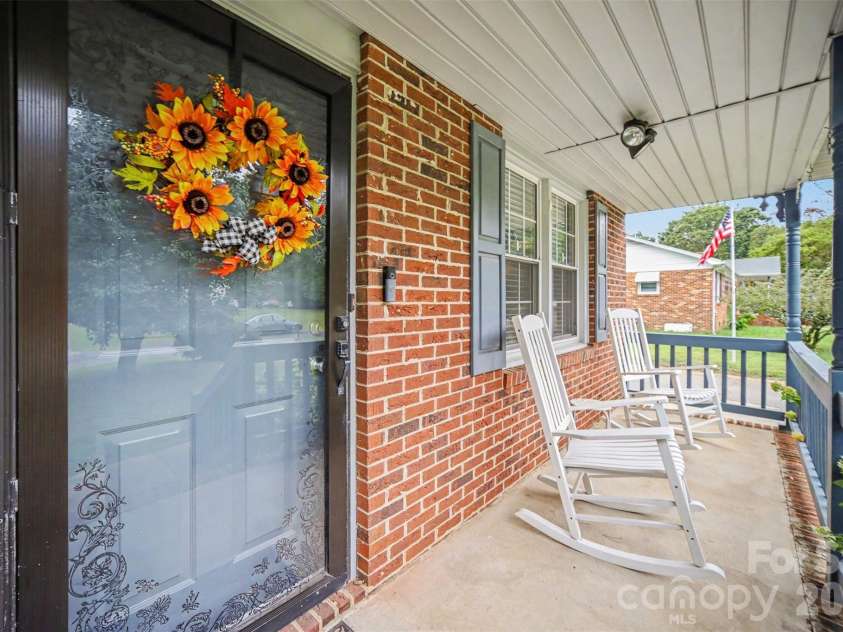 205 Wrentree Lane, Gastonia, NC 28056.  MLS# CAR4428687, YatesRealty ID 53213. 
