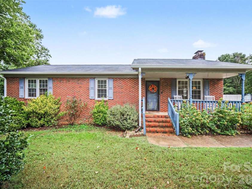 205 Wrentree Lane, Gastonia, NC 28056.  MLS# CAR4428687, YatesRealty ID 53213. 