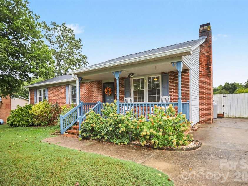 205 Wrentree Lane, Gastonia, NC 28056.  MLS# CAR4428687, YatesRealty ID 53213. 