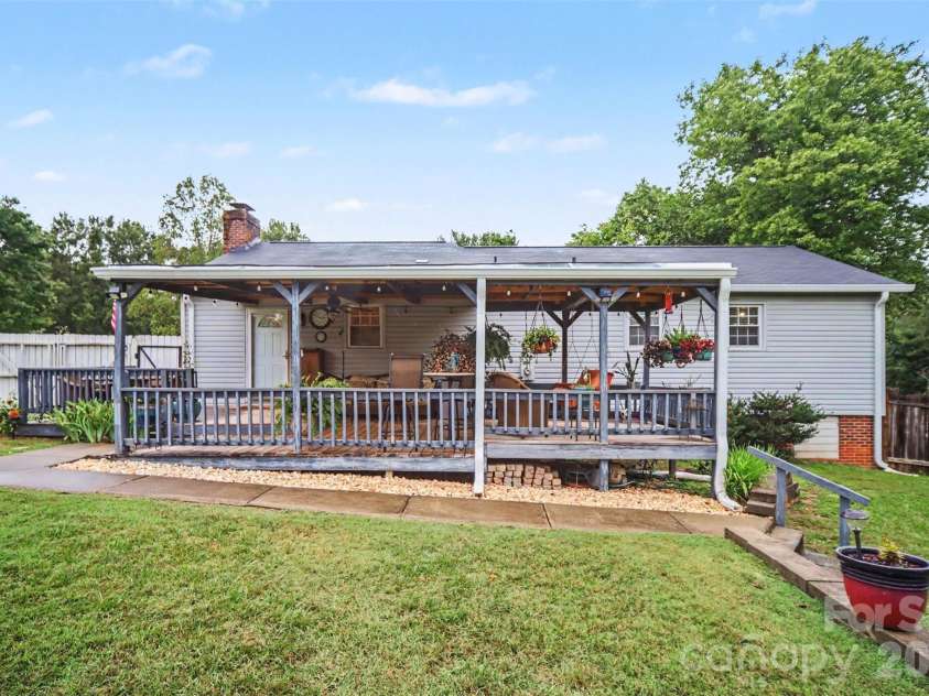 205 Wrentree Lane, Gastonia, NC 28056.  MLS# CAR4428687, YatesRealty ID 53213. 