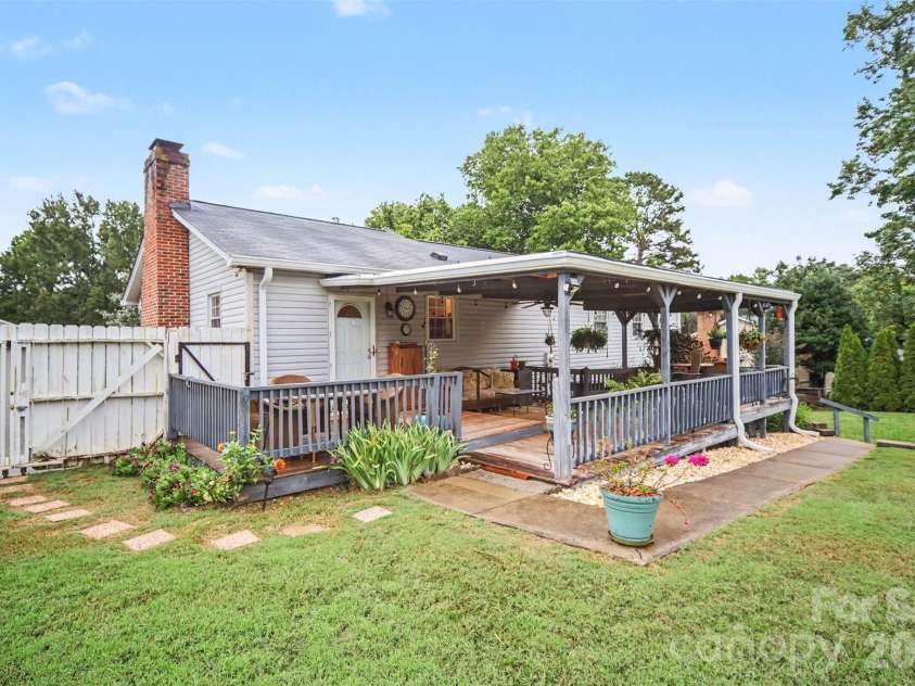 205 Wrentree Lane, Gastonia, NC 28056.  MLS# CAR4428687, YatesRealty ID 53213. 