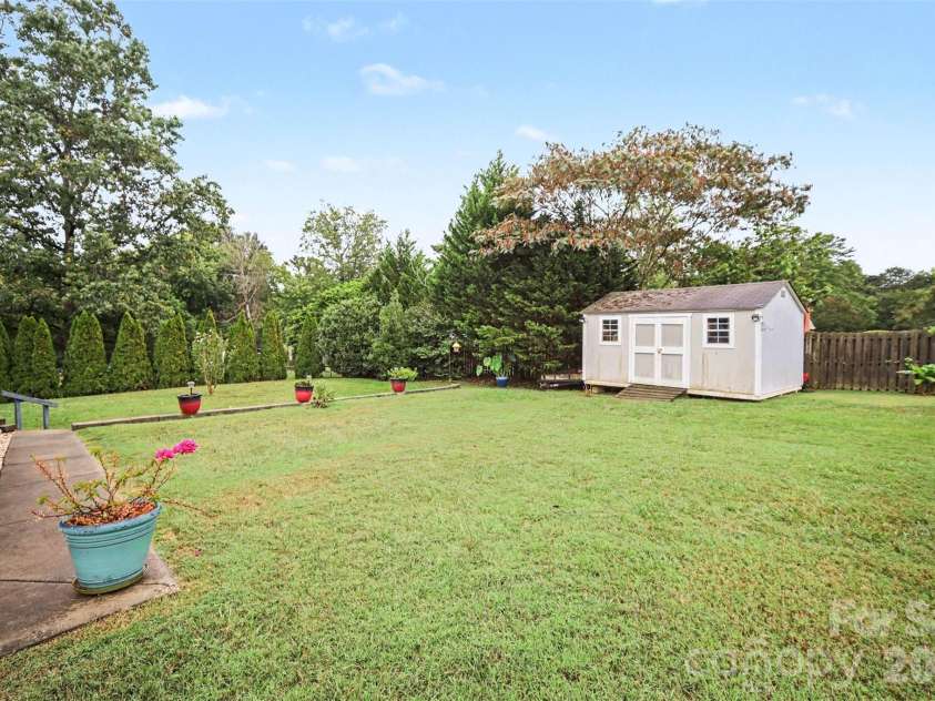 205 Wrentree Lane, Gastonia, NC 28056.  MLS# CAR4428687, YatesRealty ID 53213. 