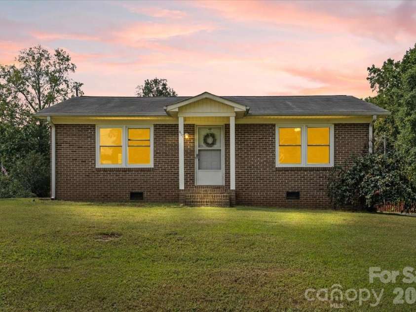 417 Buckoak Street, Stanley, NC 28164.  MLS# CAR4427888, YatesRealty ID 53215. 