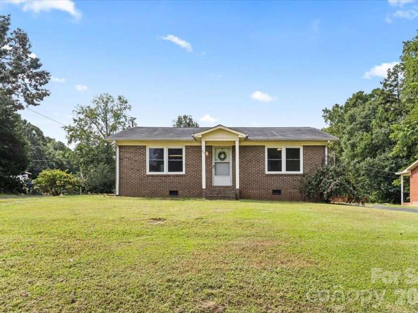 417 Buckoak Street, Stanley, NC 28164.  MLS# CAR4427888, YatesRealty ID 53215. 