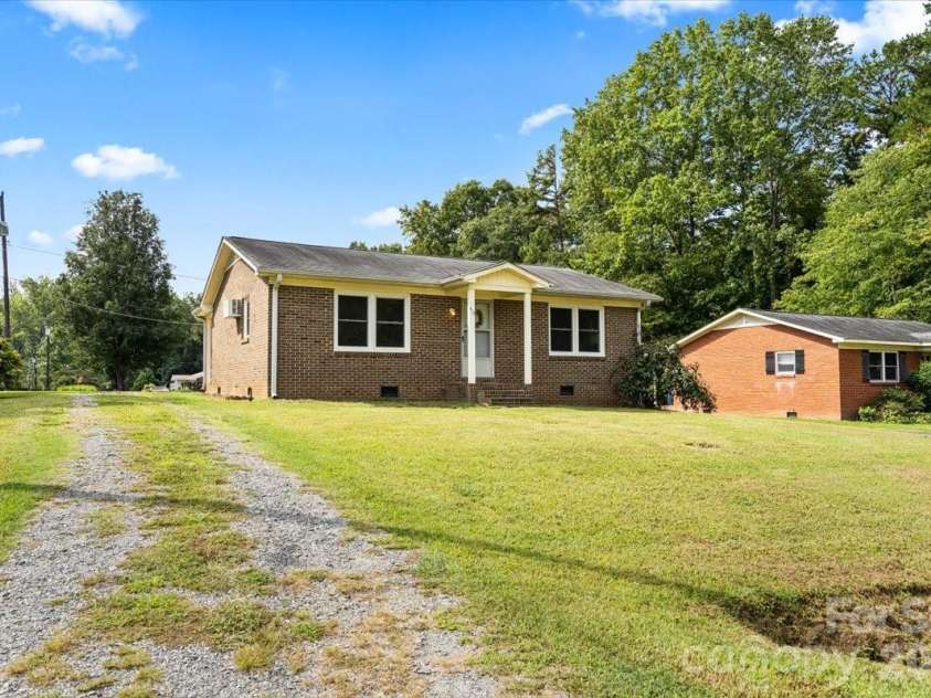 417 Buckoak Street, Stanley, NC 28164.  MLS# CAR4427888, YatesRealty ID 53215. 