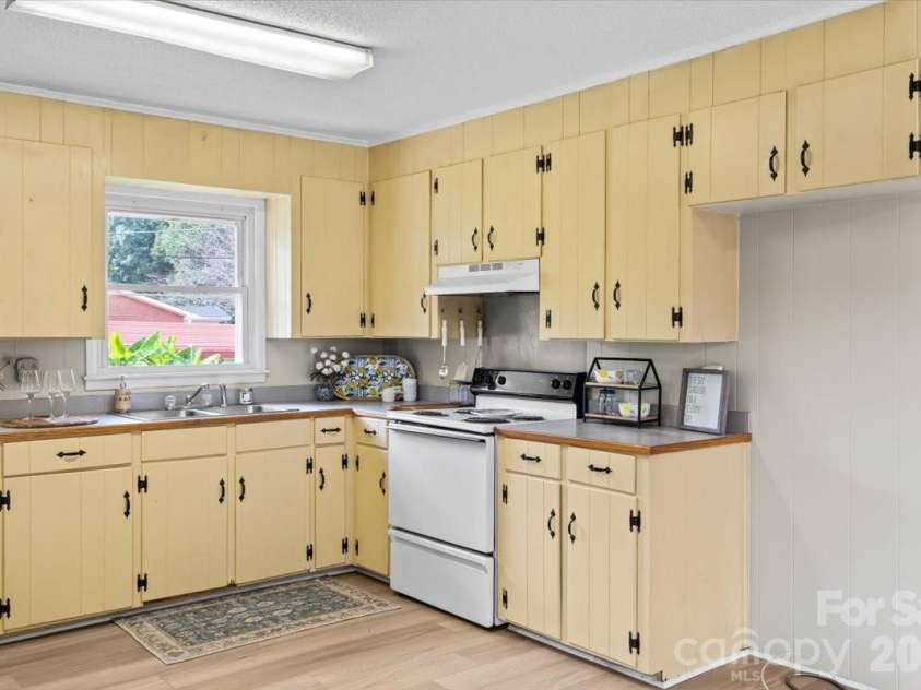417 Buckoak Street, Stanley, NC 28164.  MLS# CAR4427888, YatesRealty ID 53215. 