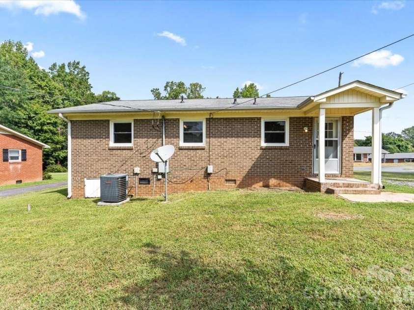 417 Buckoak Street, Stanley, NC 28164.  MLS# CAR4427888, YatesRealty ID 53215. 