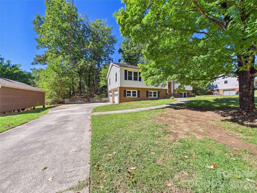 583 Brown Lee Drive, Concord, NC 28025.  MLS# CAR4428796, YatesRealty ID 53218. 