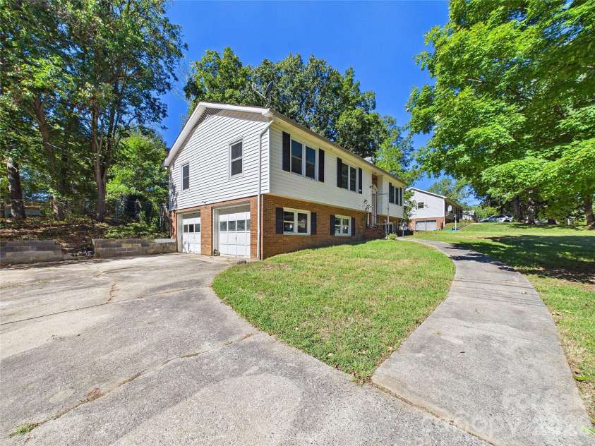 583 Brown Lee Drive, Concord, NC 28025.  MLS# CAR4428796, YatesRealty ID 53218. 