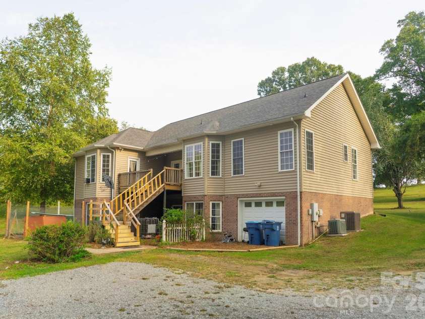 155 4th Avenue, Catawba, NC 28609.  MLS# CAR4427826, YatesRealty ID 53221. 