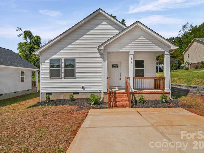 301 Long Street, East Spencer, NC 28039.  MLS# CAR4424524, YatesRealty ID 53224. 