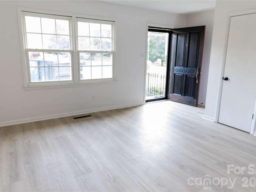 1527 Kingston Drive, Kannapolis, NC 28083.  MLS# CAR4428741, YatesRealty ID 53226. 