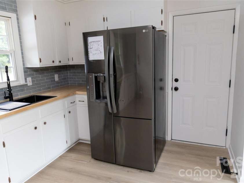 1527 Kingston Drive, Kannapolis, NC 28083.  MLS# CAR4428741, YatesRealty ID 53226. 