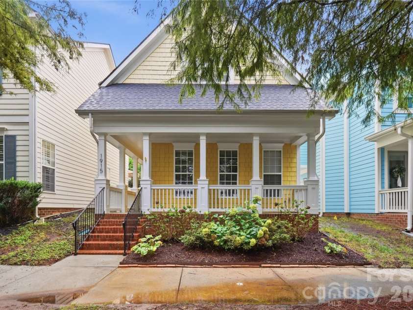 1915 Lela Avenue, Charlotte, NC 28208.  MLS# CAR4428467, YatesRealty ID 53229. 