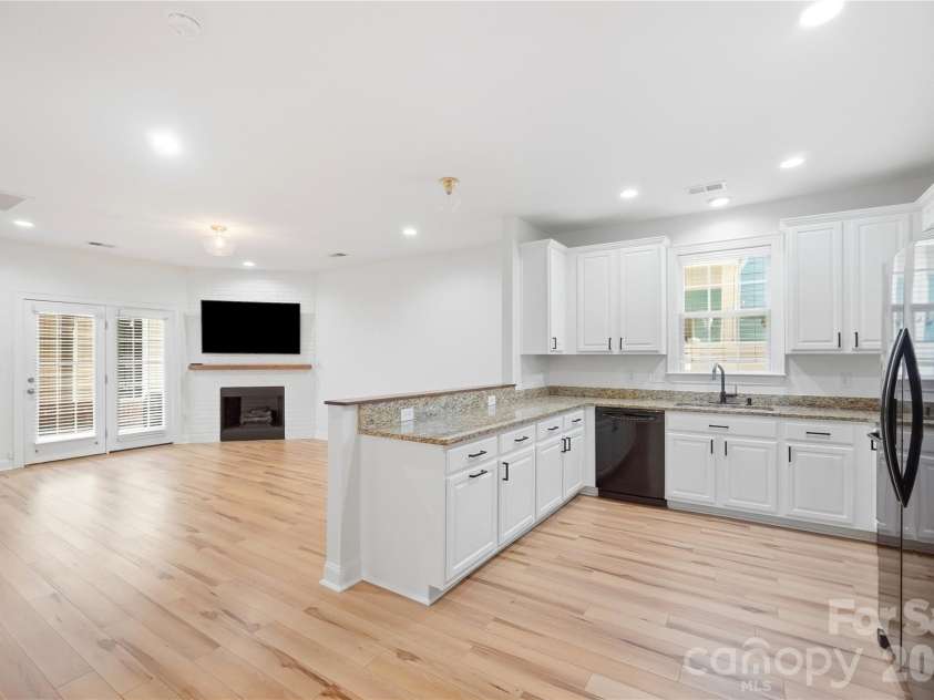 1915 Lela Avenue, Charlotte, NC 28208.  MLS# CAR4428467, YatesRealty ID 53229. 