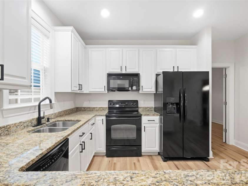 1915 Lela Avenue, Charlotte, NC 28208.  MLS# CAR4428467, YatesRealty ID 53229. 