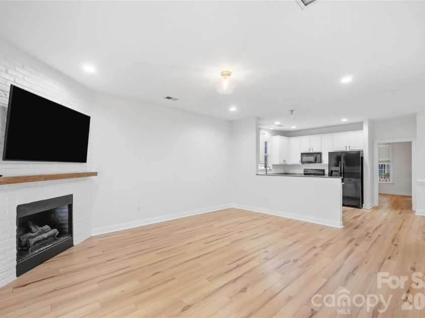 1915 Lela Avenue, Charlotte, NC 28208.  MLS# CAR4428467, YatesRealty ID 53229. 
