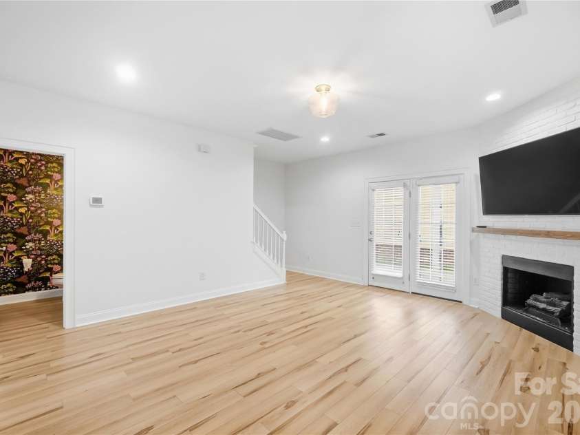 1915 Lela Avenue, Charlotte, NC 28208.  MLS# CAR4428467, YatesRealty ID 53229. 