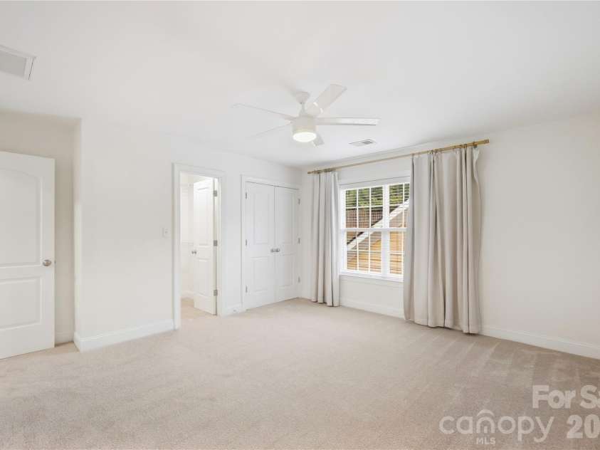 1915 Lela Avenue, Charlotte, NC 28208.  MLS# CAR4428467, YatesRealty ID 53229. 