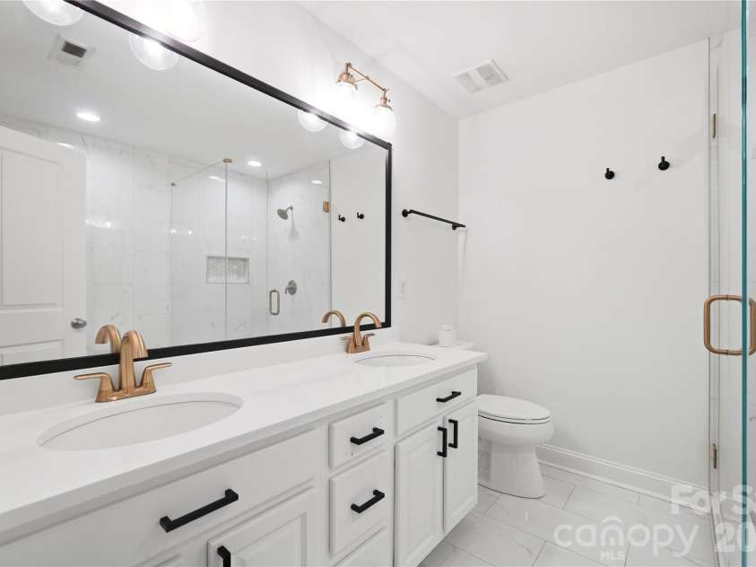 1915 Lela Avenue, Charlotte, NC 28208.  MLS# CAR4428467, YatesRealty ID 53229. 