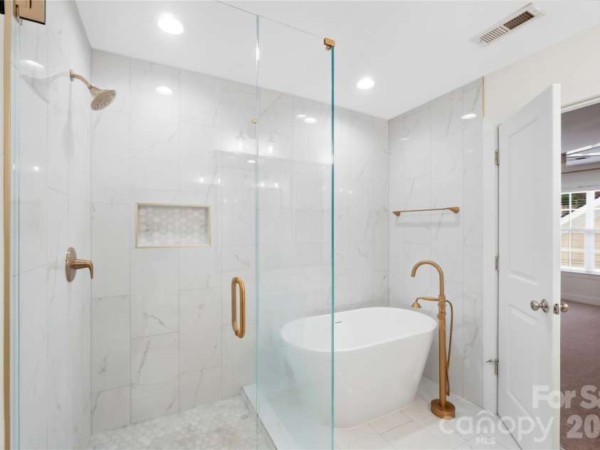 1915 Lela Avenue, Charlotte, NC 28208.  MLS# CAR4428467, YatesRealty ID 53229. 