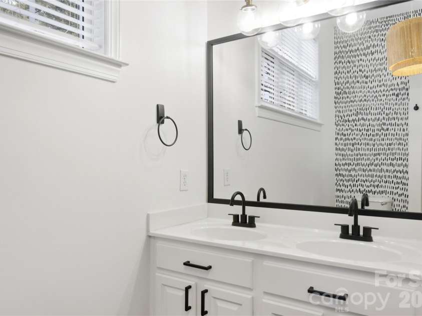 1915 Lela Avenue, Charlotte, NC 28208.  MLS# CAR4428467, YatesRealty ID 53229. 