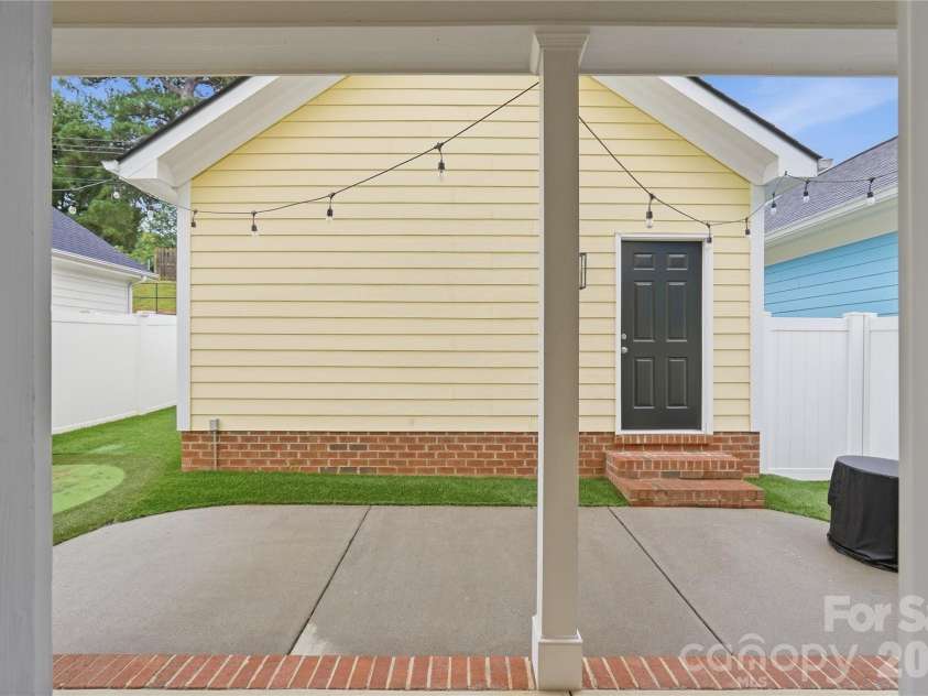 1915 Lela Avenue, Charlotte, NC 28208.  MLS# CAR4428467, YatesRealty ID 53229. 