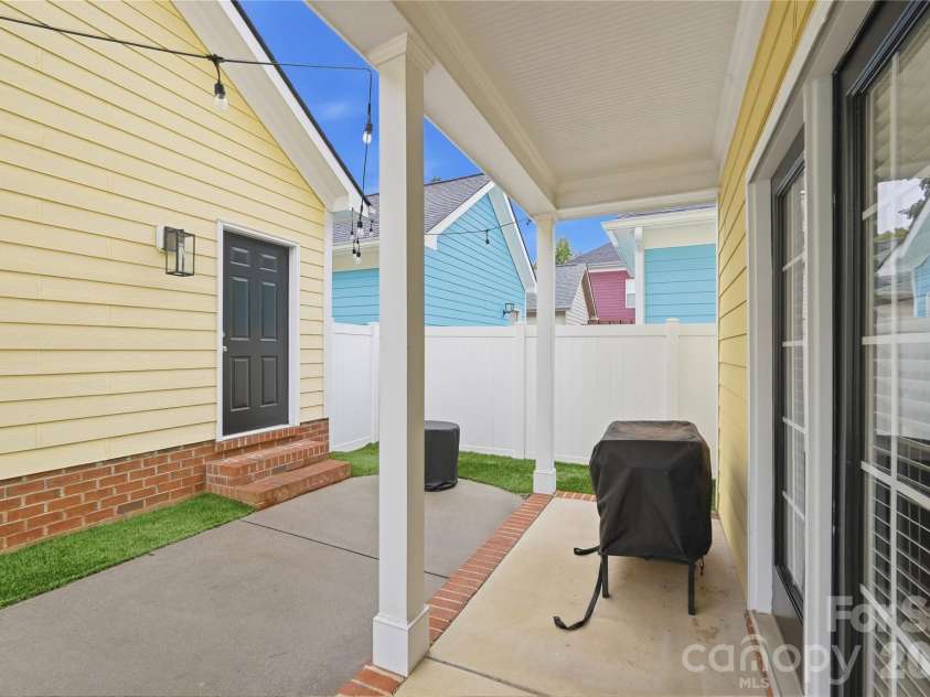 1915 Lela Avenue, Charlotte, NC 28208.  MLS# CAR4428467, YatesRealty ID 53229. 