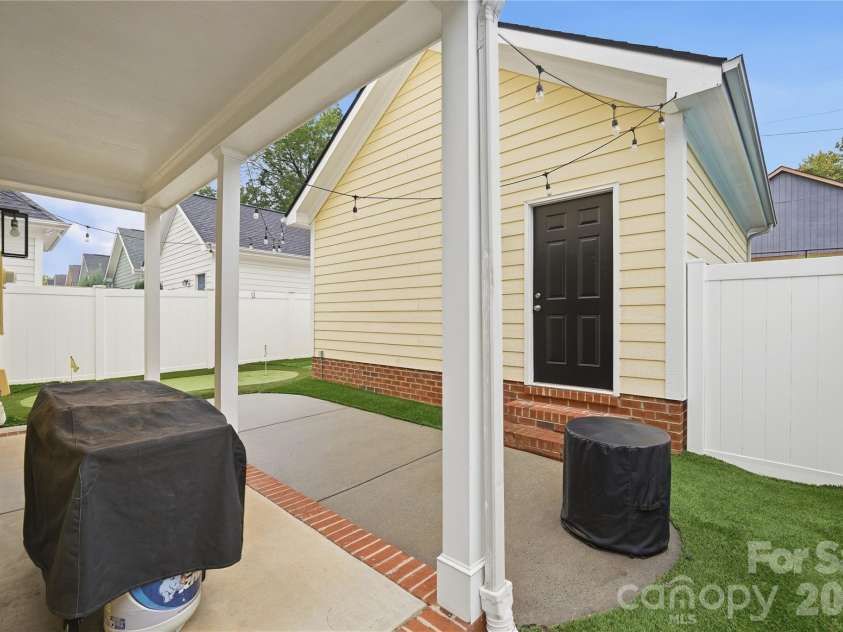 1915 Lela Avenue, Charlotte, NC 28208.  MLS# CAR4428467, YatesRealty ID 53229. 
