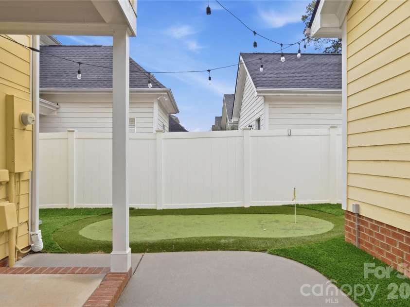 1915 Lela Avenue, Charlotte, NC 28208.  MLS# CAR4428467, YatesRealty ID 53229. 