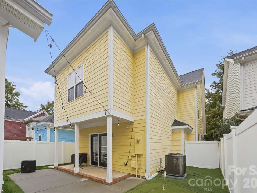 1915 Lela Avenue, Charlotte, NC 28208.  MLS# CAR4428467, YatesRealty ID 53229. 