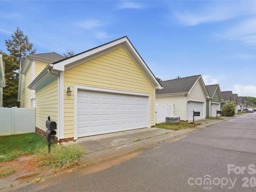 1915 Lela Avenue, Charlotte, NC 28208.  MLS# CAR4428467, YatesRealty ID 53229. 