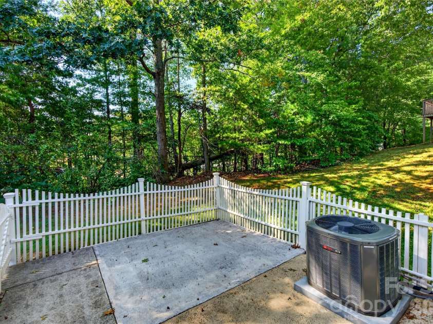 158 Rocking Porch Ridge, Asheville, NC 28805.  MLS# CAR4427181, YatesRealty ID 53230. 