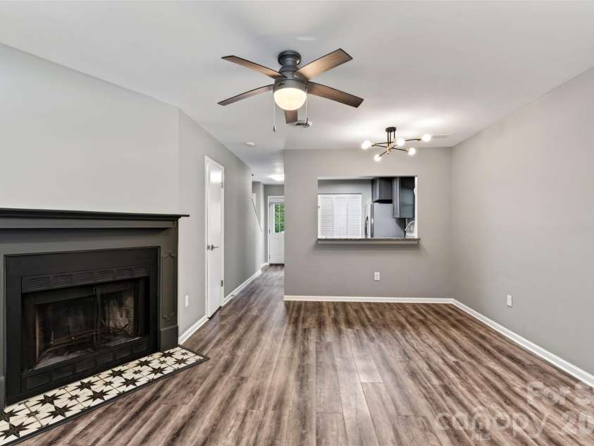 158 Rocking Porch Ridge, Asheville, NC 28805.  MLS# CAR4427181, YatesRealty ID 53230. Dining Area