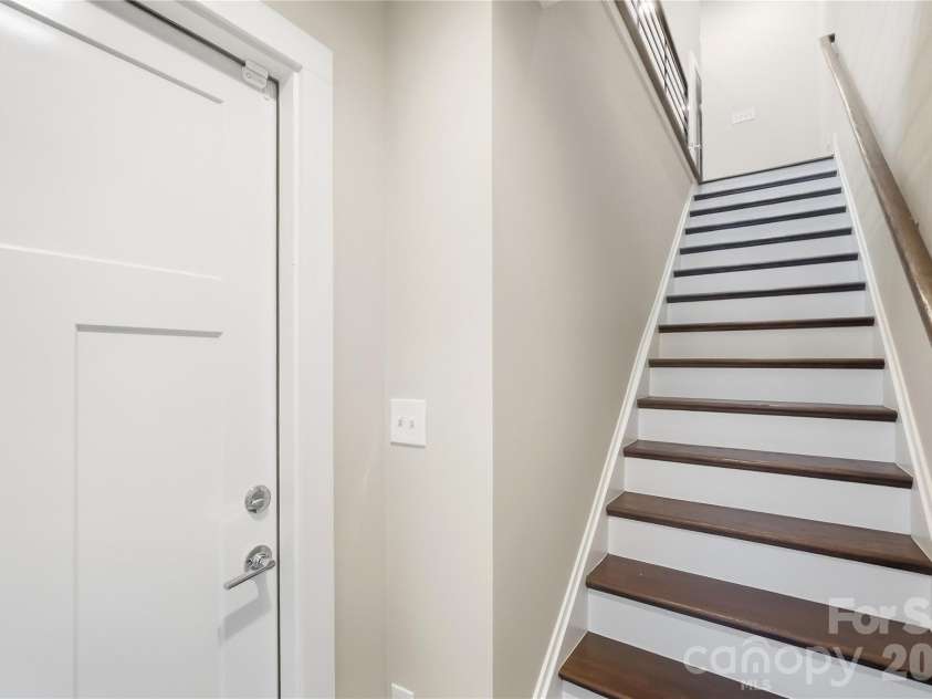 512 Sedgefield Park Drive, Charlotte, NC 28203.  MLS# CAR4428472, YatesRealty ID 53231. 